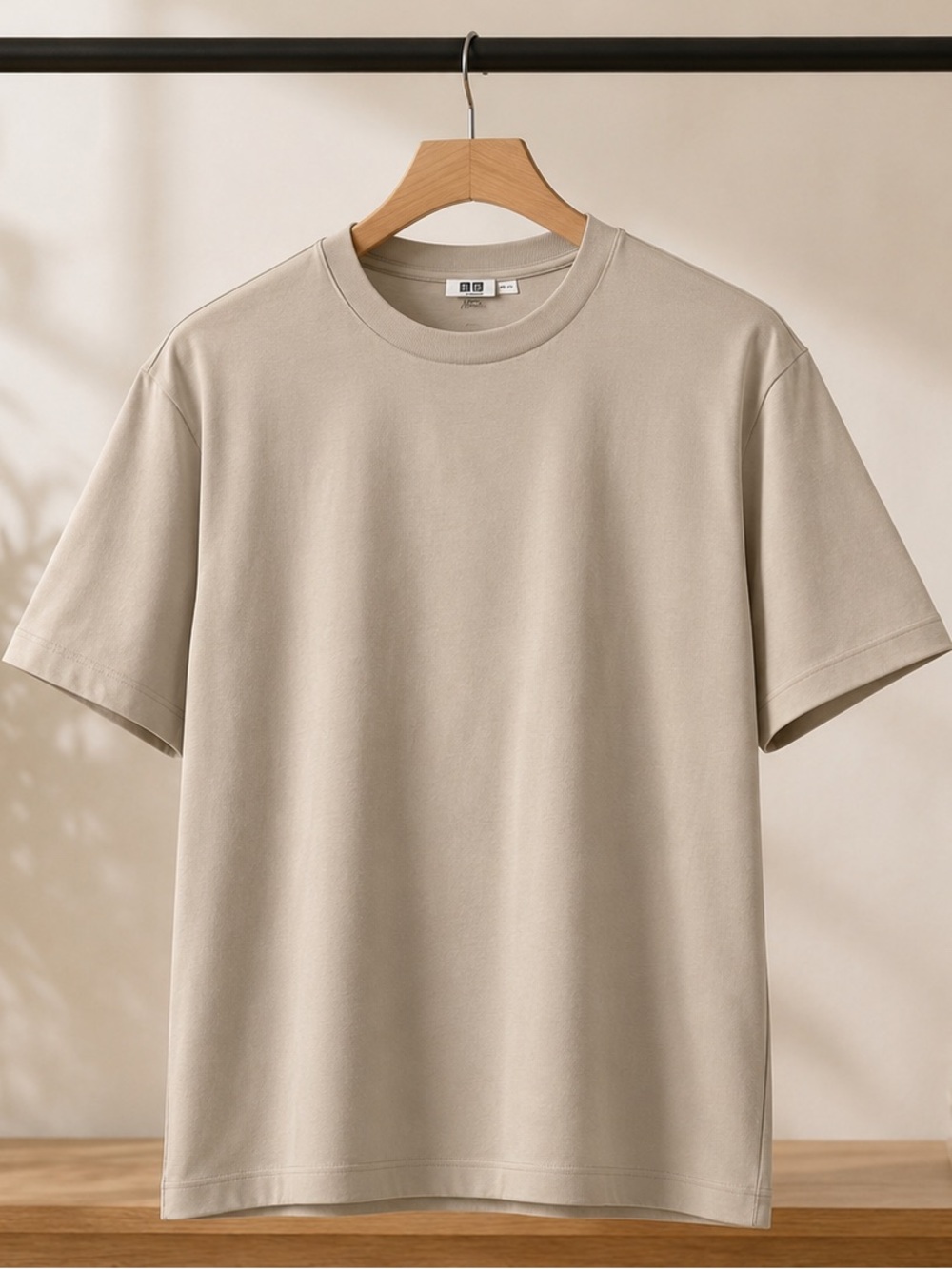 Uniqlo Beige Short Sleeve Men's Tee AI RISM